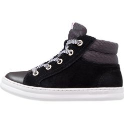 Camper Tenisówki i Trampki wysokie black. Czarne trampki dziewczęce marki Camper, ze skóry. W wyprzedaży za 220,35 zł.