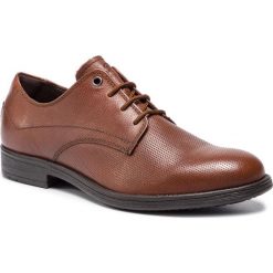 Półbuty GEOX - U Jaylon A U92Y7A 000EM C0013 Brown. Pomarańczowe buty wizytowe męskie Geox, ze skóry ekologicznej, bez zapięcia. W wyprzedaży za 249,00 zł.