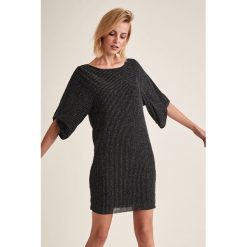 Sukienka w kolorze czarno-srebrnym. Szare sukienki damskie TATUUM, xs, bez wzorów, z okrągłym kołnierzem, bez rękawów. W wyprzedaży za 129,95 zł.