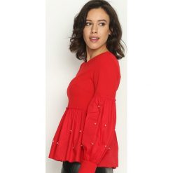 Czerwona Bluzka Puffy. Czerwone bluzki damskie Born2be, s, bez wzorów, z okrągłym kołnierzem, z długim rękawem. Za 19,99 zł.