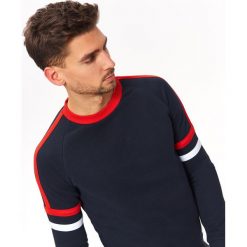 Bluza nierozpinana z piki. Bluzy męskie Top Secret, na lato, m, bez wzorów, z bawełny, z okrągłym kołnierzem, bez rękawów, bez kaptura. W wyprzedaży za 39,99 zł.
