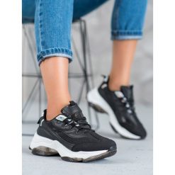 WIĄZANE SNEAKERSY SNAKE PRINT. Białe trampki i tenisówki damskie Kayla, bez wzorów, bez zapięcia. Za 76,90 zł.
