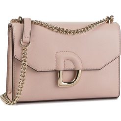 Torebka DKNY - Von-Flp Shouldr R943HF99 Cashmere CAH. Różowe torebki klasyczne damskie DKNY, bez wzorów, ze skóry, eleganckie, bez dodatków. W wyprzedaży za 749,00 zł.