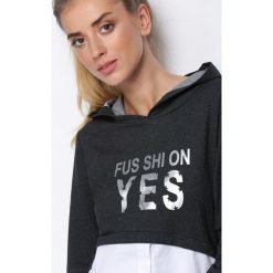 Ciemnoszara Bluza Go Wild. Białe bluzy rozpinane damskie Born2be, l, z napisami, z krótkim rękawem, krótkie, z kapturem. Za 44,99 zł.