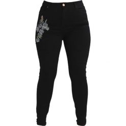 Lost Ink Plus HIGH WAIST WITH BIRD EMBROIDERY Jeans Skinny Fit black. Czarne rurki damskie Lost Ink Plus, z elastanu, z podwyższonym stanem. W wyprzedaży za 199,20 zł.