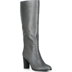 Buty damskie. Szare kozaki damskie Wittchen, ze skóry, klasyczne. W wyprzedaży za 449,90 zł.