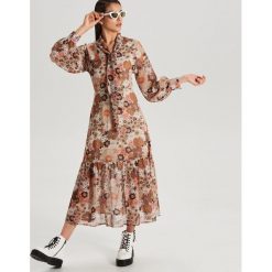 Sukienka maxi w kwiaty - Kremowy. Białe sukienki damskie Cropp, s, w kwiaty, bez kołnierzyka, bez rękawów, maxi. Za 149,99 zł.