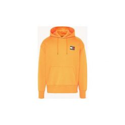 Bluzy Tommy Jeans DM0DM06593 TJM TOMMY BADGE HOOD. Pomarańczowe bluzy męskie Tommy Jeans, s, bez wzorów, z jeansu, bez kołnierzyka, bez rękawów, bez kaptura. Za 345,79 zł.