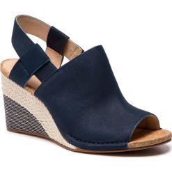 Espadryle CLARKS - Spiced Bay 261413304 Navy Combi. Niebieskie espadryle damskie Clarks, bez wzorów, ze skóry, bez obcasa, na obcasie. W wyprzedaży za 299,00 zł.