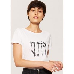 T-shirt z haftem - Biały. Białe t-shirty damskie House, s, z haftami, bez kołnierzyka. Za 49,99 zł.