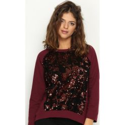 Bordowa Bluza Front Fin. Czerwone bluzy damskie Born2be, uniwersalny, z aplikacjami. Za 79,99 zł.