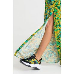 SNEAKERSY VERSACE JEANS COUTURE. Czarne sneakersy damskie Versace Jeans Couture, z jeansu. Za 587,30 zł.