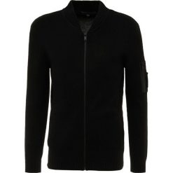 DRYKORN FREDO Kardigan black. Czarne kardigany męskie DRYKORN, m, z bawełny. Za 629,00 zł.
