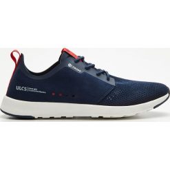 Buty sportowe Harpe II - Granatowy. Niebieskie buty sportowe męskie Cropp, bez zapięcia. W wyprzedaży za 111,99 zł.