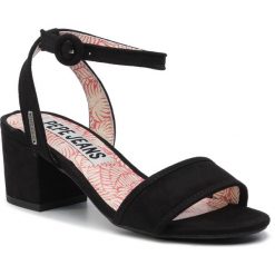 Sandały PEPE JEANS - Yogi Esse PLS90391 Black 999. Czarne klapki damskie Pepe Jeans, bez wzorów, z jeansu, bez obcasa, na obcasie. W wyprzedaży za 229,00 zł.