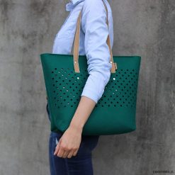 Szmaragdowa filcowa torebka Felt&Paper limitowana. Zielone torebki klasyczne damskie Pakamera, bez wzorów, na ramię, bez dodatków. Za 180,00 zł.