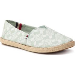 Espadryle TOMMY JEANS - Allover Print Slip On EN0EN00456 Frosty Green 312. Zielone espadryle damskie Tommy Jeans, bez wzorów, z jeansu, bez obcasa, na płaskiej podeszwie. W wyprzedaży za 159,00 zł.