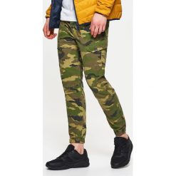 Joggery męskie: Joggery z kieszenią cargo – Khaki