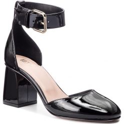 Półbuty RED VALENTINO - QQ0S0998 Nero 0NO. Czarne półbuty damskie marki Red Valentino, bez wzorów, ze skóry, eleganckie, bez obcasa, na obcasie, bez zapięcia. W wyprzedaży za 909,00 zł.