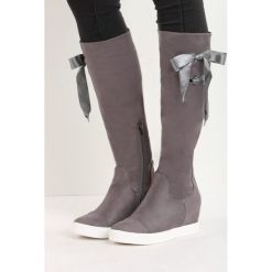 Szare Kozaki Hidden Lie. Czarne buty zimowe damskie marki Kazar, z futra, przed kolano, na wysokim obcasie, na koturnie. Za 79,99 zł.