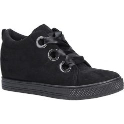 Czarne sneakersy na koturnie wiązane wstążką Casu TL65-1. Czarne sneakersy damskie Casu. Za 69,99 zł.