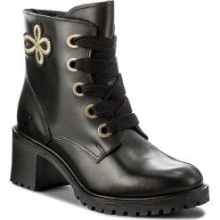 Botki TAMARIS - 1-26036-39 Black Leather 003. Czarne buty zimowe damskie Tamaris, z materiału, na obcasie. W wyprzedaży za 209,00 zł.