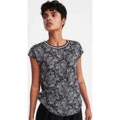 Wzorzysty T-shirt - Wielobarwny. T-shirty damskie Reserved, s. W wyprzedaży za 29,99 zł.