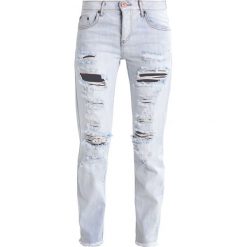 Jeansy damskie: One Teaspoon HAMPTONS AWESOME Jeansy Slim Fit destroyed denim
