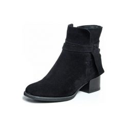 Gusto botki damskie 37 czarne. Czarne botki damskie Gusto, z zamszu, z okrągłym noskiem, bez obcasa, bez zapięcia. Za 329,00 zł.
