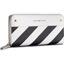 Portfele damskie: Duży Portfel Damski TOMMY HILFIGER – Cool Hardware Za Wallet Stripe AW0AW05301 901
