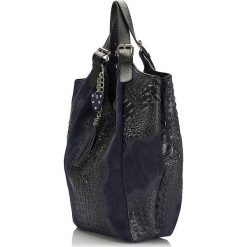 Torebki klasyczne damskie: Skórzana torebka w kolorze granatowym – 34 x 25 x 11 cm