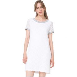 Desigual Kobiety Ubierają Kamizelka Basico Str 74V2Wk5 1000 (Rozmiar Xs). Szare kamizelki damskie Desigual, xs, bez wzorów, bez kaptura. W wyprzedaży za 175,00 zł.
