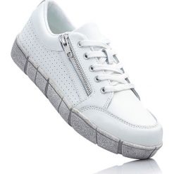 Sneakersy skórzane bonprix biały. Białe buty sportowe damskie bonprix, bez wzorów, sportowe. Za 119,99 zł.