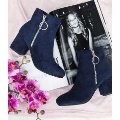 Botki damskie Bestelle 2208-99 Granatowe. Niebieskie botki damskie Bestelle, z tworzywa sztucznego, eleganckie, na niskim obcasie, na obcasie, na zamek. Za 139,00 zł.