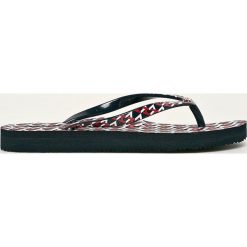 Tommy Hilfiger - Japonki. Niebieskie klapki damskie TOMMY HILFIGER, bez wzorów, z materiału, bez obcasa, na obcasie. Za 159,90 zł.