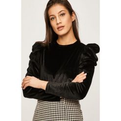 Answear - Bluzka. Czarne bluzki damskie ANSWEAR, na co dzień, s, bez wzorów, z elastanu, z okrągłym kołnierzem, z długim rękawem. W wyprzedaży za 49,90 zł.