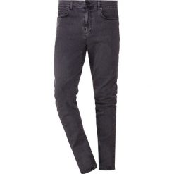 McQ Alexander McQueen MISMATCHED STRUMMER Jeansy Slim Fit grey denim. Szare jeansy męskie marki McQ Alexander McQueen, m, bez wzorów. Za 879,00 zł.