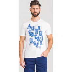 T-SHIRT Armani Exchange. Białe t-shirty męskie Armani Exchange, s, z nadrukiem, z bawełny, z okrągłym kołnierzem. Za 181,30 zł.