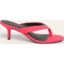 Call It Spring - Klapki Myla. Czerwone klapki damskie Call it Spring, bez wzorów, z materiału, bez obcasa, na obcasie. W wyprzedaży za 129,90 zł.