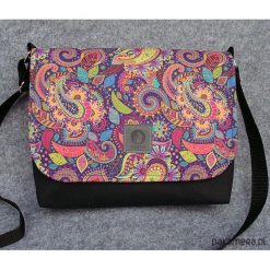 Listonoszka Mess Listkowa magia. Czarne listonoszki damskie Pakamera, bez wzorów, z tkaniny, na ramię, bez dodatków. Za 190,00 zł.
