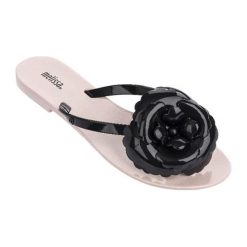 Japonki w kolorze jasnoróżowo-czarnym. Różowe klapki damskie Melissa, Pepe Jeans, bez wzorów, bez obcasa. W wyprzedaży za 99,95 zł.