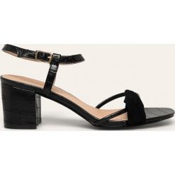 Answear - Sandały Ideal Shoes. Czarne sandały damskie ANSWEAR, bez wzorów, z gumy, bez obcasa, na obcasie, na klamry. W wyprzedaży za 79,90 zł.