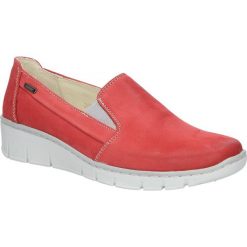 Czerwone półbuty slip on skórzane na koturnie Helios 350. Czerwone półbuty damskie na koturnie marki Helios. Za 188,99 zł.