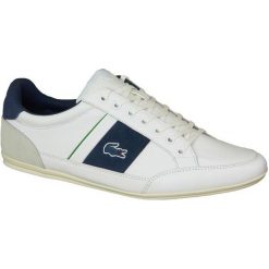 Lacoste Chaymon 216 spm0081042 45 Białe. Białe buty sportowe męskie marki Lacoste, ze skóry, bez zapięcia. W wyprzedaży za 399,99 zł.