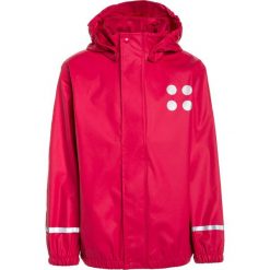 LEGO Wear JAMAICA Kurtka przeciwdeszczowa red. Czerwone kurtki sportowe damskie marki LEGO Wear, z poliesteru. Za 149,00 zł.