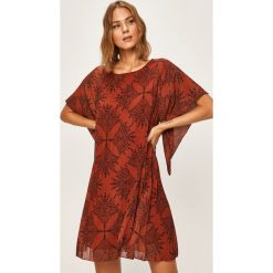 Answear - Sukienka. Brązowe sukienki damskie ANSWEAR, na co dzień, s, bez wzorów, z elastanu, casualowe, z okrągłym kołnierzem, z krótkim rękawem, krótkie, mini, proste. W wyprzedaży za 69,90 zł.