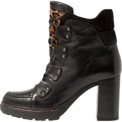 MJUS Ankle boot nero. Czarne botki damskie na zamek MJUS, z materiału. Za 629,00 zł.
