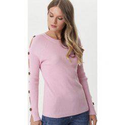 Różowy Sweter Heeley. Różowe swetry damskie Born2be, s, bez wzorów, z dzianiny, bez rękawów, długie, bez kaptura. Za 99,99 zł.
