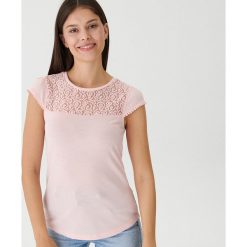 Bluzka z ażurową wstawką - Różowy. Różowe bluzki damskie House, s, bez wzorów, bez kołnierzyka, bez rękawów. Za 39,99 zł.