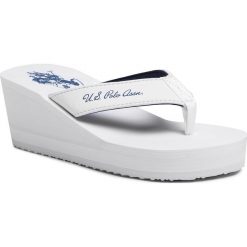 Japonki U.S. POLO ASSN. - Hera Club CHANY4093S0/Y2 Whi. Białe klapki damskie U.S. Polo Assn., bez wzorów, ze skóry ekologicznej, bez obcasa, na koturnie. W wyprzedaży za 99,00 zł.
